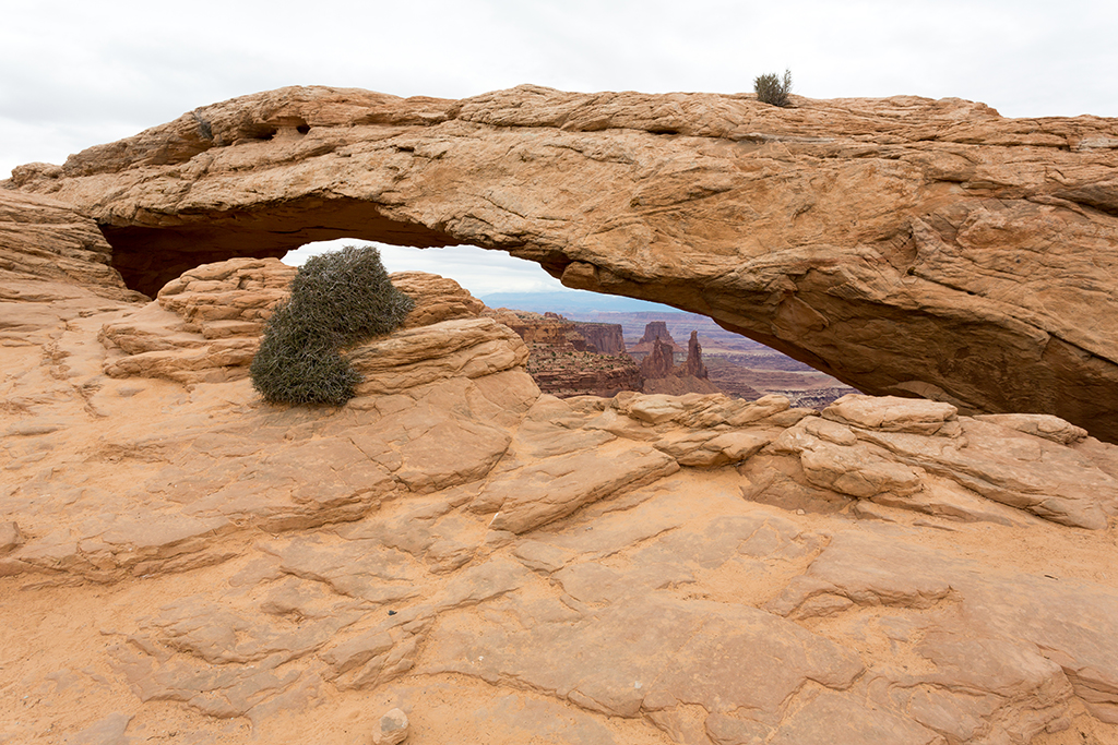 10-09 - 03.jpg - Mesa Arch, Canyonlands National Park